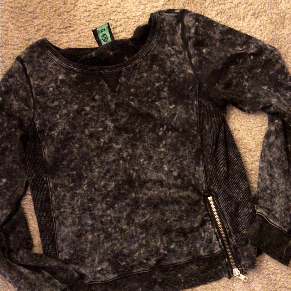 Women’s crew neck black marble sweatshirt